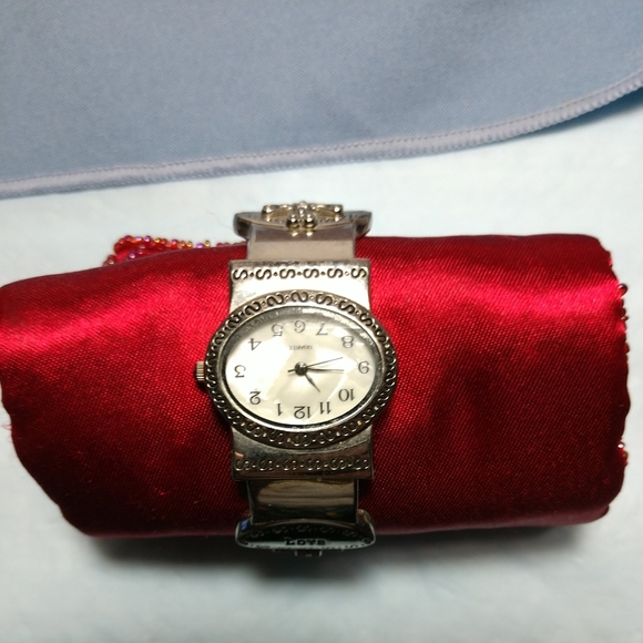 Vintage Cuff Bezel Quartz Silver Watch Oval Face With Faith Hope Love on Band - Picture 3 of 15